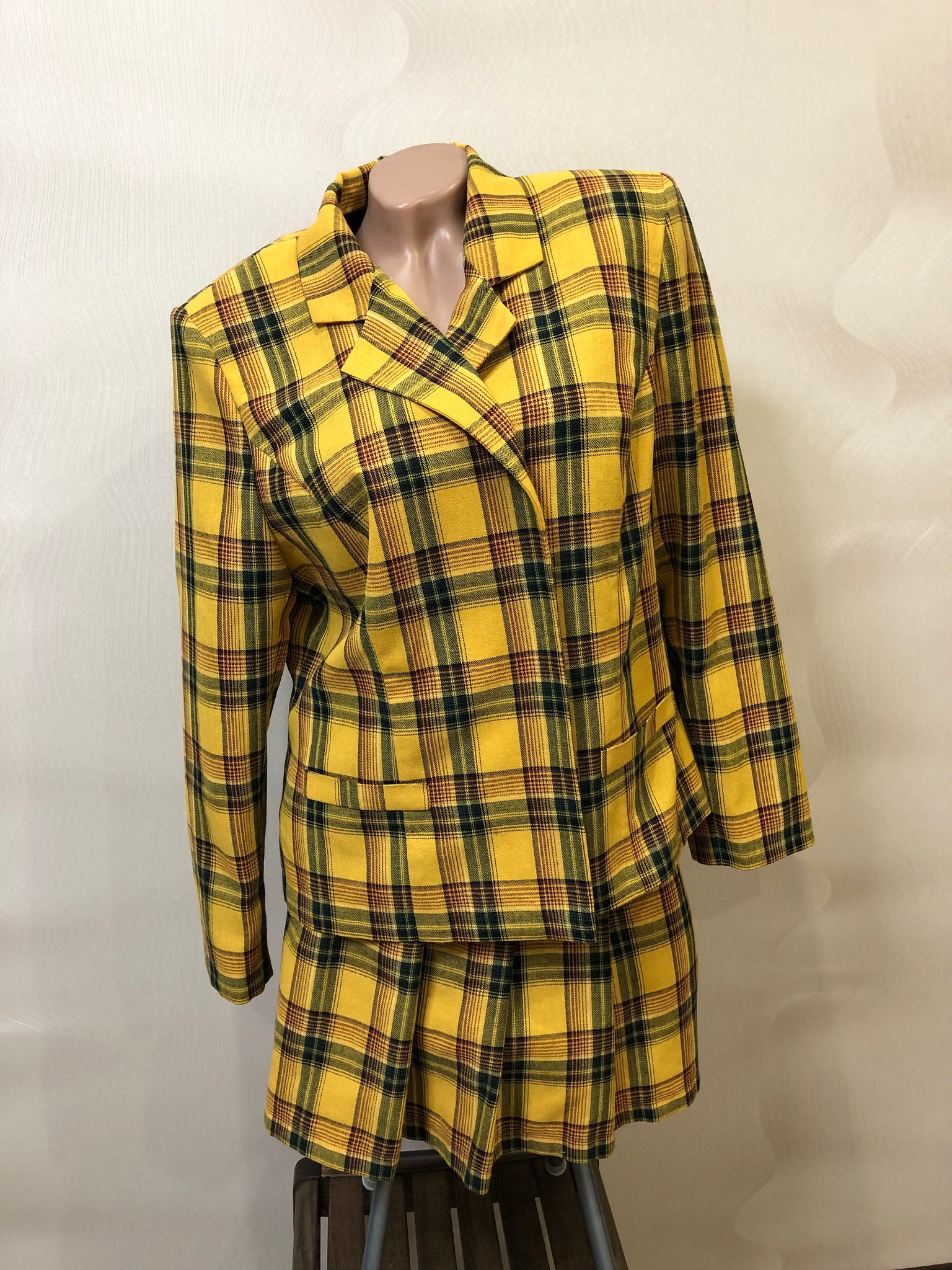 Clip #7 Clueless Cher Horowitz's Yellow Plaid Skirt Suit - YouTube